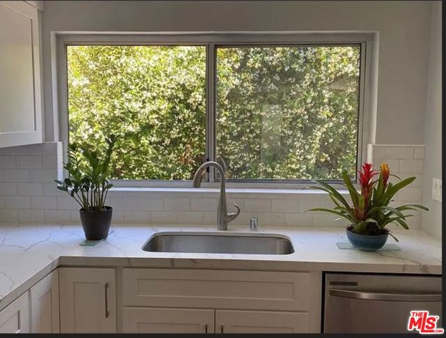 8090 Mulholland Drive, Los Angeles CA: https://media.crmls.org/mediaz/98cda6b1-2bc4-422c-9bba-3c3130894dd3.jpg