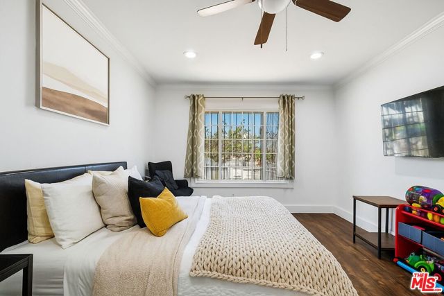 5342 Lemon Grove Avenue, Los Angeles CA: https://media.crmls.org/mediaz/98cdb768-bca8-4a35-8fc9-62e8da1897d6.jpg