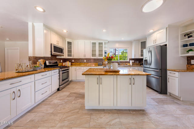 2767 Brookhill Street, La Crescenta CA: https://media.crmls.org/mediaz/98ce5a45-dbef-436c-b5df-1c406bc08360.jpg
