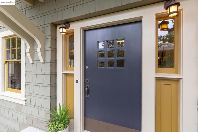 3860 Greenwood Ave, Oakland CA: https://media.crmls.org/mediaz/98ce9a28-7f7e-4c97-a227-641d033219f0.jpg