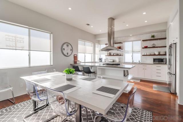 1016 1st St, Coronado CA: https://media.crmls.org/mediaz/98cebe75-e472-4b46-bf75-47cb3e2c7e10.jpg