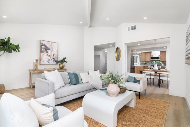 Detail Gallery Image 8 of 32 For 12142 Royal Birkdale Row F, San Diego,  CA 92128 - 2 Beds | 2 Baths