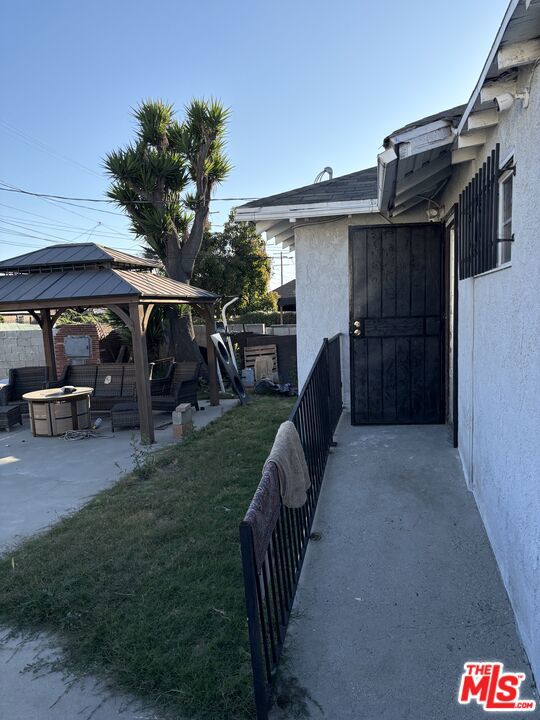 1110 W Vernon Avenue, Los Angeles CA: https://media.crmls.org/mediaz/98cf2ce4-b73a-49d4-8aab-3bbda8df9f78.jpg