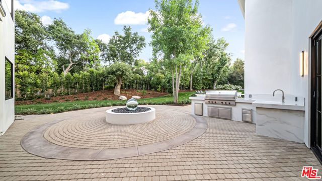 4261 Temma Court, Calabasas CA: https://media.crmls.org/mediaz/98cf8da5-b7d6-4282-a66d-426d3e0f507e.jpg