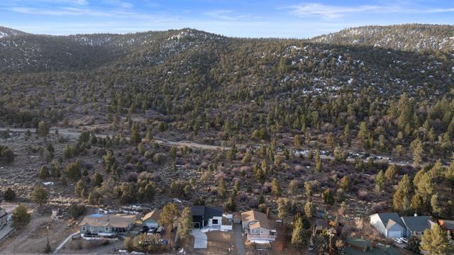 47145 Skyview Drive, Big Bear CA: https://media.crmls.org/mediaz/98cfd737-a7e8-48cf-8e8b-0a8e4093b97d.jpg