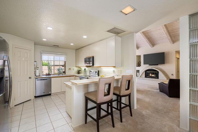 Image 12 of 47 For 78820 Runaway Bay Drive