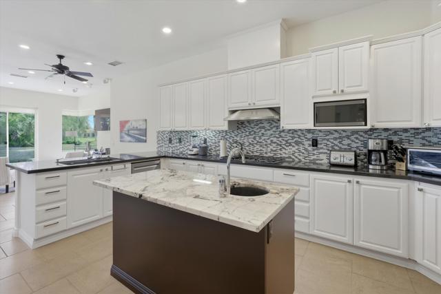 55340 Southern, La Quinta CA: https://media.crmls.org/mediaz/98cffb3c-82cd-425e-983e-c48a03833071.jpg