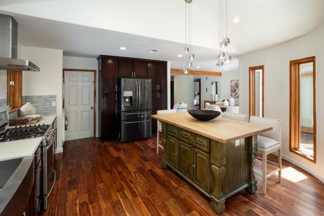 4112 Fair Oaks Avenue, Menlo Park CA: https://media.crmls.org/mediaz/98d0179e-6d68-412a-98b5-be5dcf468d2b.jpg