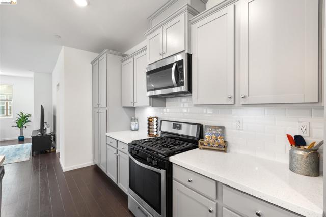 Image 17 of 58 For 16306 Ridgehaven Dr  Unit 104