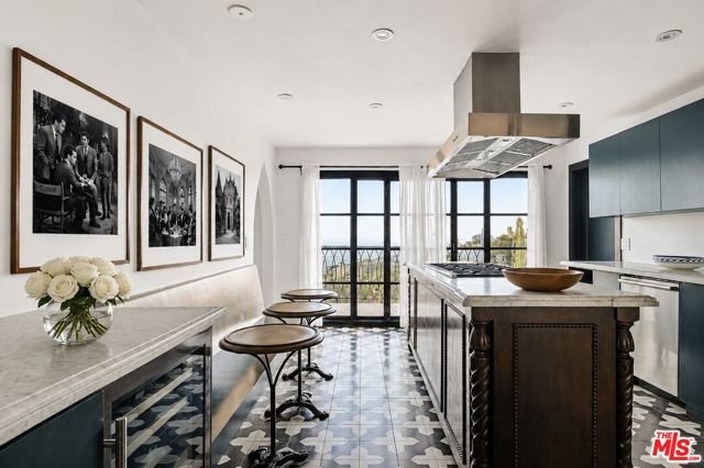 6 Bed Home for Sale in Los Angeles, California