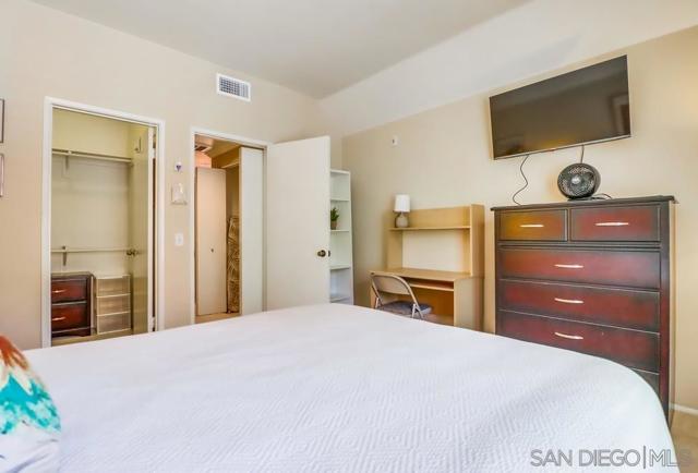 2020 Camino De La Reina, San Diego CA: https://media.crmls.org/mediaz/98d0e69c-892d-4eaf-9a04-5aa8881fa0a8.jpg