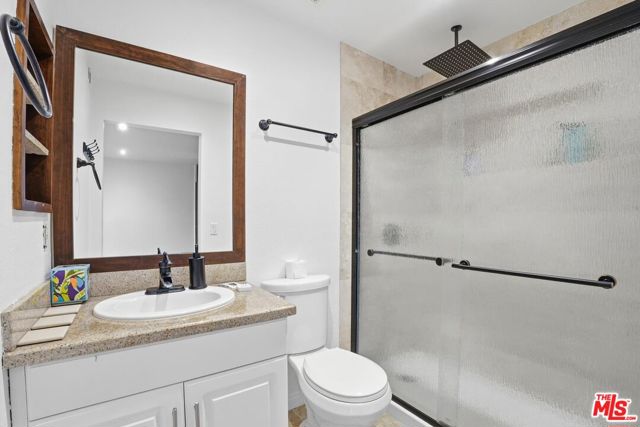 5530 Owensmouth Avenue, Woodland Hills CA: https://media.crmls.org/mediaz/98d0f312-c3a9-4643-95e3-e5e622853df6.jpg