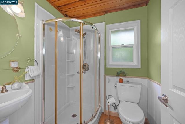 Image 11 of 43 For 412 Beatrice Rd