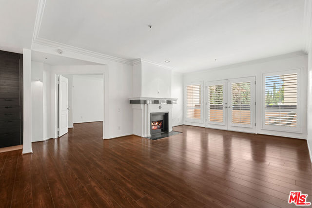 5224 Zelzah Avenue, Encino CA: https://media.crmls.org/mediaz/98d194e9-1e5a-4622-b01f-d1ce12d47d12.jpg