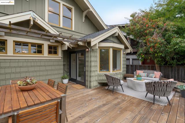 3860 Greenwood Ave, Oakland CA: https://media.crmls.org/mediaz/98d1b2e5-8f6b-49b1-9b40-63a5af3e2926.jpg
