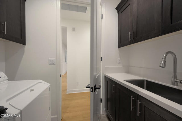 2424 Quartsite Drive, Camarillo CA: https://media.crmls.org/mediaz/98d23704-9571-4794-939c-a78146c5d8d3.jpg