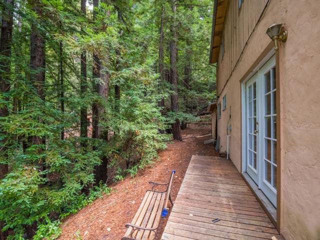 325 Woodland Drive, Scotts Valley CA: https://media.crmls.org/mediaz/98d2db05-c235-4dc7-831f-4dd7b49c3e30.jpg