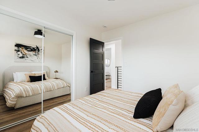 3624 Governor Dr, San Diego CA: https://media.crmls.org/mediaz/98d342a8-a81b-4da0-ac6f-fed52712c072.jpg