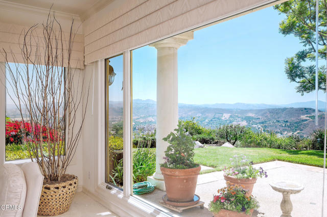 11848 Presilla Road, Camarillo CA: https://media.crmls.org/mediaz/98d35d5c-50c4-435b-a744-67dd17538221.jpg
