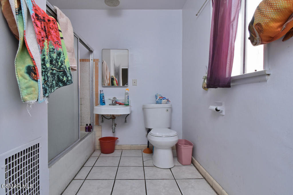 https://media.crmls.org/mediaz/98d3cbb9-2e28-4886-acb3-5063b978634c.jpg?preset=X-Large