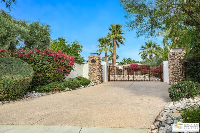 1360 E Tachevah Drive, Palm Springs CA: https://media.crmls.org/mediaz/98d4c7e7-6a2b-4eef-84f6-c2006384a90d.jpg