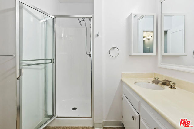 927 N Kings Road, West Hollywood CA: https://media.crmls.org/mediaz/98d4dc00-5040-44a2-872c-0369c6e249c5.jpg