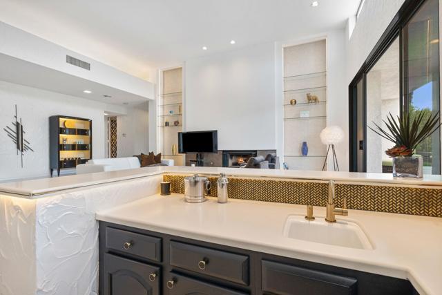 49 Mission Palms E Drive, Rancho Mirage CA: https://media.crmls.org/mediaz/98d50fd4-c6c5-41fa-bded-814cd0a3129f.jpg