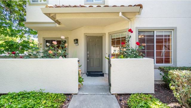1171 Tea Rose Circle, San Jose CA: https://media.crmls.org/mediaz/98d517e2-70cb-4c87-8389-cec1443154c9.jpg