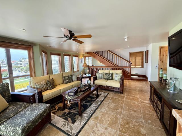 268 Sunset Drive, Oxnard CA: https://media.crmls.org/mediaz/98d52aae-2b83-4579-b3e7-6e4c8684ebde.jpg