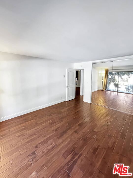 837 N West Knoll Drive, West Hollywood CA: https://media.crmls.org/mediaz/98d59972-7ee5-4b79-af3e-f0c1e33392a8.jpg
