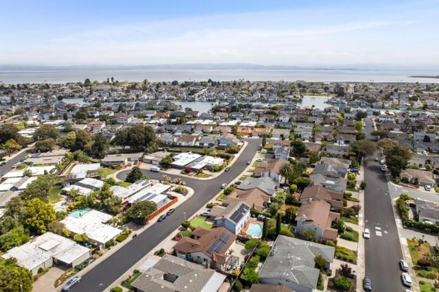 858 Chrysopolis Drive, Foster City CA: https://media.crmls.org/mediaz/98d5afea-6eca-4b2c-8809-8068cbcf988d.jpg