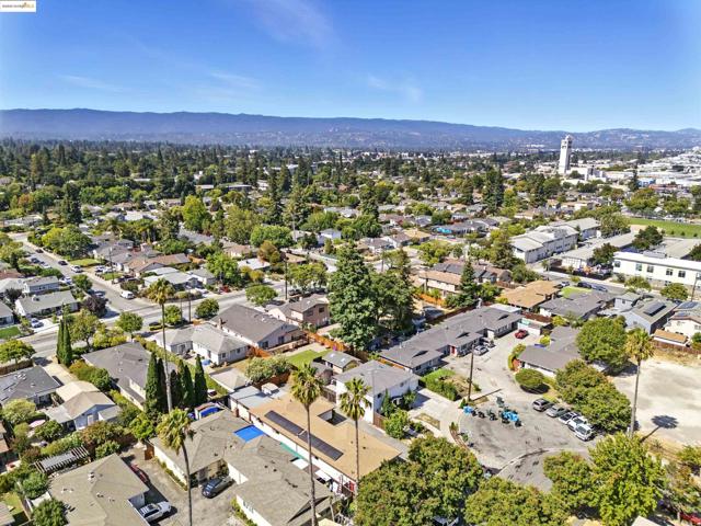 3464 Michael Dr, Redwood City CA: https://media.crmls.org/mediaz/98d5b0aa-fc0b-468e-bedd-b626146661a1.jpg