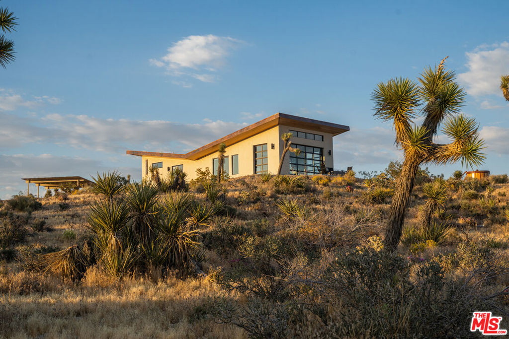 https://media.crmls.org/mediaz/98d60adf-132a-4713-8fd1-b55ce18a4a7b.jpg?preset=X-Large