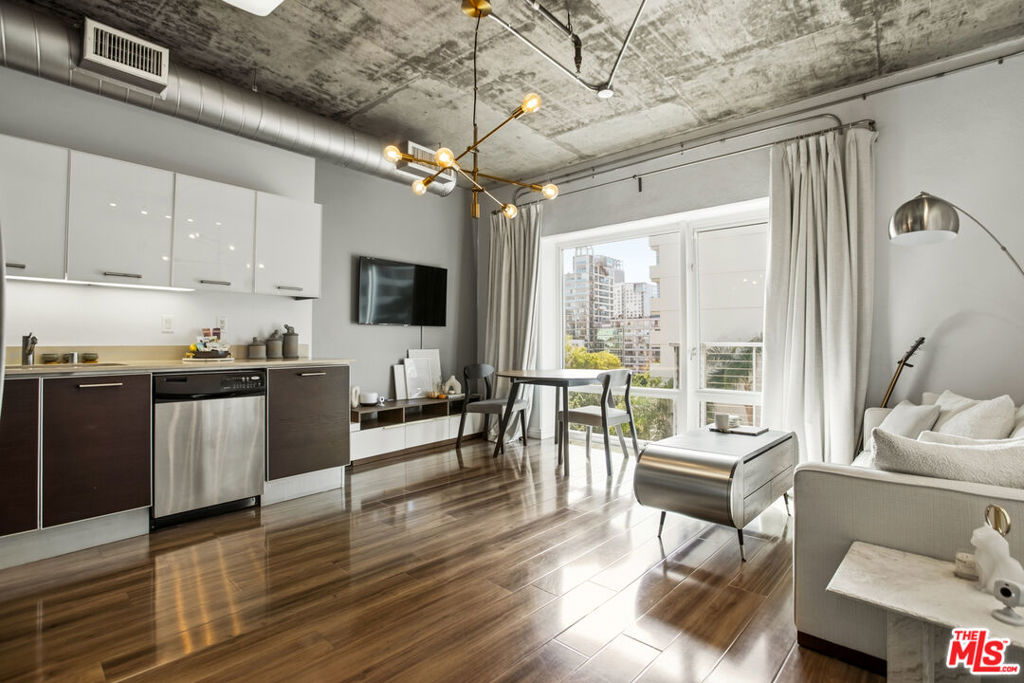 645 W 9th Street #529