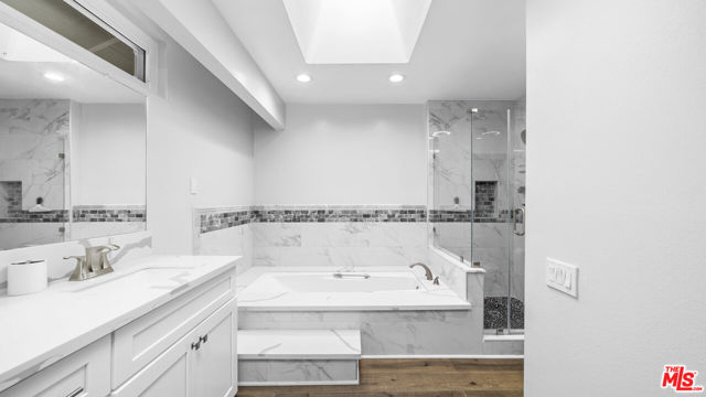 663 W Terrylynn Place, Long Beach CA: https://media.crmls.org/mediaz/98d69782-be94-4b3b-8903-e1eefa30661d.jpg