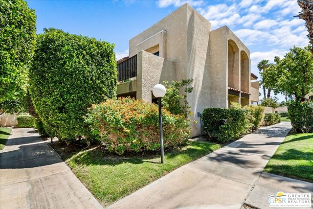 200 E Racquet Club Road, Palm Springs CA: https://media.crmls.org/mediaz/98d69e96-9bc7-44f1-b55e-69c5b35950d5.jpg