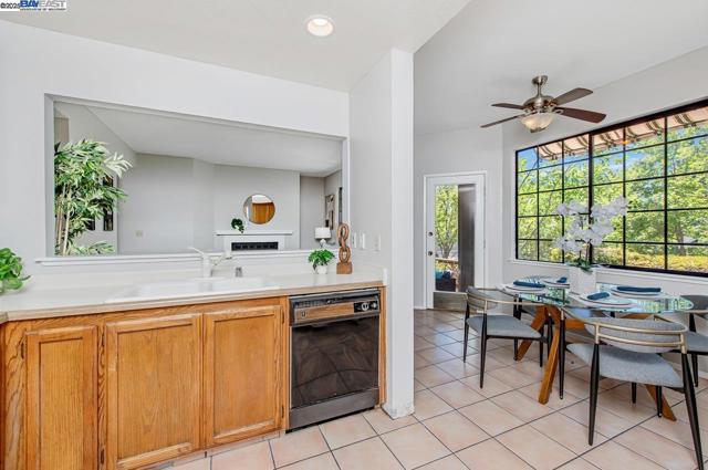 2030 Canyon Woods Drive, San Ramon CA: https://media.crmls.org/mediaz/98d6a106-5f83-46f0-b7fe-8a89a65fea00.jpg