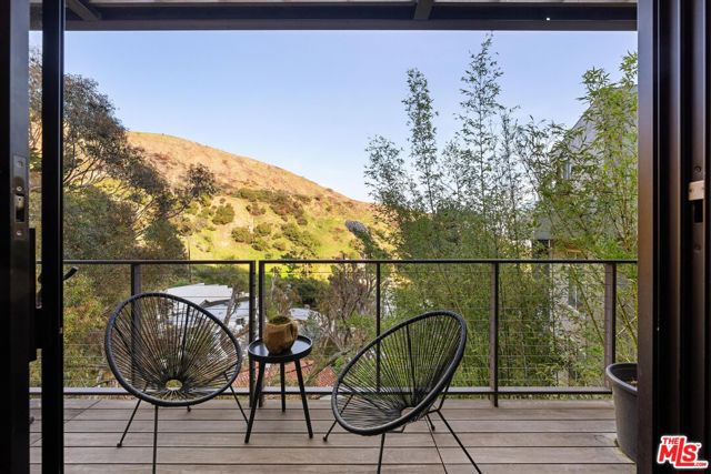 2020 Wattles Drive, Los Angeles CA: https://media.crmls.org/mediaz/98d6a66b-4aa8-4aee-81a3-356d89cf66a5.jpg