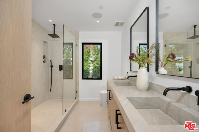 4627 Sunnyslope Avenue, Sherman Oaks CA: https://media.crmls.org/mediaz/98d6ac3a-cbea-4360-ba7e-db7a3448d105.jpg