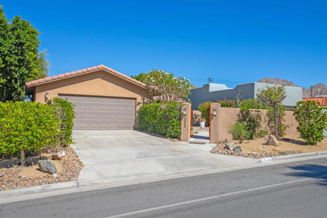 52540 Avenida Juarez, La Quinta CA: https://media.crmls.org/mediaz/98d6b69c-e078-4c4d-8b35-a31e8c7618a0.jpg