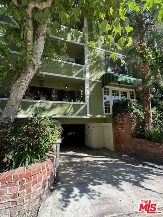 10965 Rochester Avenue, Los Angeles, California 90024, ,Multi-Family,For Sale,Rochester,24448141