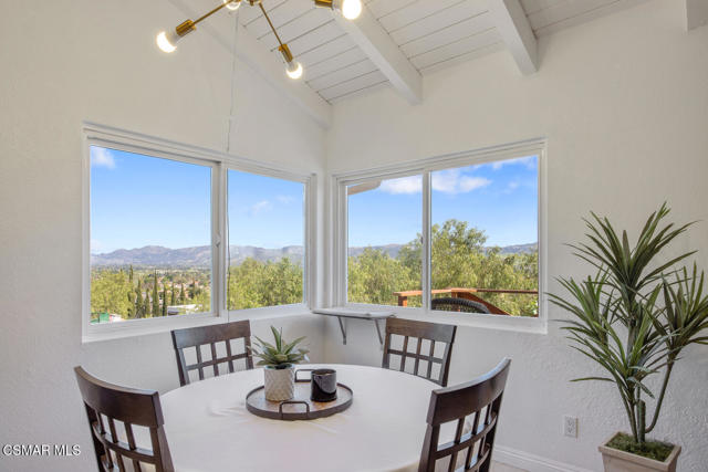 3166 Sycamore Drive, Simi Valley CA: https://media.crmls.org/mediaz/98d7cd73-2f5a-4472-a4a9-386681e4cc51.jpg