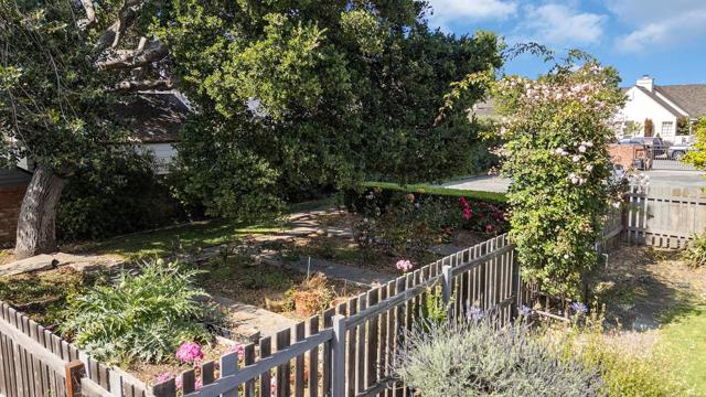 8 Los Laureles Avenue, Salinas CA: https://media.crmls.org/mediaz/98d7f396-d164-4534-bbbf-5188a8210b5b.jpg