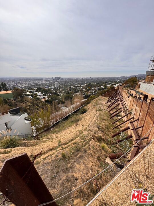 1633 Blue Jay Way, Los Angeles CA: https://media.crmls.org/mediaz/98d82d96-1ff9-48ec-a134-d8b8d8a87923.jpg
