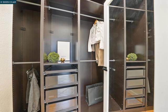 10708 Prince Royal Ct, Oakland CA: https://media.crmls.org/mediaz/98d83c6f-7950-420b-b744-fd6327badad0.jpg