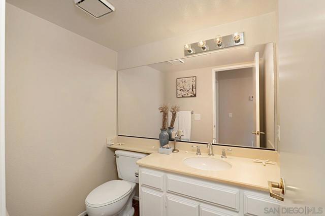 16071 Sun Summit Pt, San Diego CA: https://media.crmls.org/mediaz/98d89074-4336-4c35-8297-470277c755cb.jpg