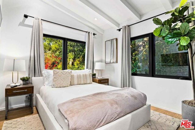 27120 Sea Vista Drive, Malibu CA: https://media.crmls.org/mediaz/98d948a3-587a-4d0b-928a-69bebd74e4a3.jpg