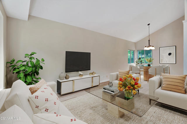 48 Herringbone Court, Newbury Park CA: https://media.crmls.org/mediaz/98d95322-dbf6-40e4-8bec-f902608a4eb9.jpg