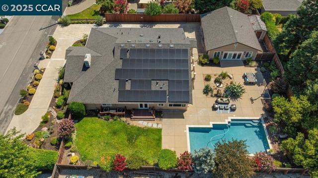 221 El Sobrante Dr, Danville CA: https://media.crmls.org/mediaz/98d9a08e-662c-4eb5-84cf-9c1e324cb1f9.jpg