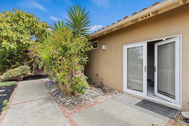 2710 Summerland Road,  CA: https://media.crmls.org/mediaz/98d9c56f-4b36-4c7b-80db-253997e488c2.jpg